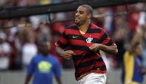 Adriano v Braziliji že trese mreže