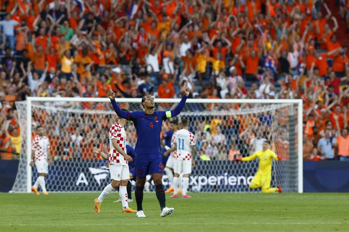 Nizozemska Hrvaška | Nizozemska je povedla proti Hrvaški z zadetkom Donyella Malna v 34. minuti. Gostitelji so po prvem polčasu še vodili z 1:0, domači navijači so se spogledovali z napredovanjem v finale, nato pa je prišel drugi polčas ... | Foto Reuters