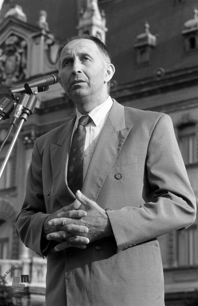 Ivan Oman je bil edini član slovenskega predsedstva, ki ni podpisal deklaracije. Bil je tudi edini član predsedstva, ki se je 17. decembra 1990 udeležil postroja specialne brigade teritorialne obrambe v Kočevski Reki. | Foto: Tone Stojko