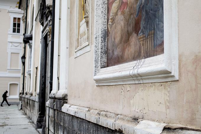 Stolnica sv. Nikolaja, poškodovana freska | Foto: Ana Kovač