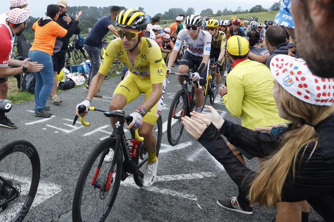 Adam Yates Tour de France 2023 | Prizor iz Pariza, ob katerem se je orosilo marsikatero slovensko oko. | Foto Reuters