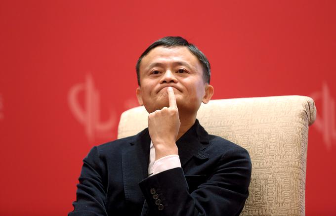 Jack Ma velja za enega najvplivnejših posameznikov na svetu. Svoje povezave trenutno unovčuje predvsem na področju filantropije, lani pa jih je izkoristil tudi za pomoč drugim državam, ki v prvem valu pandemije bolezni covid-19 niso imele dovolj zaščitne opreme. Nekaj te je poslal tudi v Slovenijo.  | Foto: Reuters