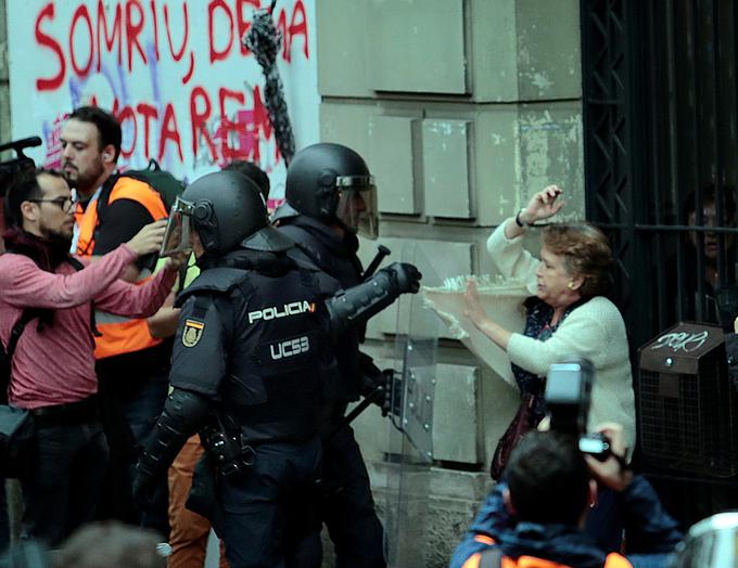 Pique je obsodil dogajanje na dan referenduma. "To ni v redu, to ni demokracija." | Foto: Reuters