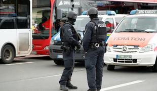 Nemčija: v napadu na judovsko skupnost ubita najmanj dva človeka #video