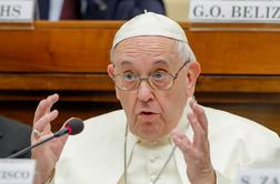 Papež po očitkih o spolnih zlorabah sprejel odstop ameriškega škofa