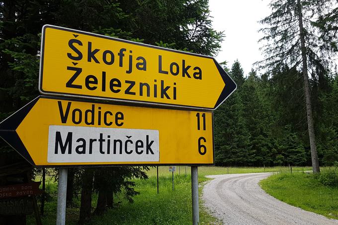Večinoma makadamska cesta povezuje Bohinjsko Bistrico s Selško dolino in kraji kot sta Železniki in Dražgoše. | Foto: Gregor Pavšič