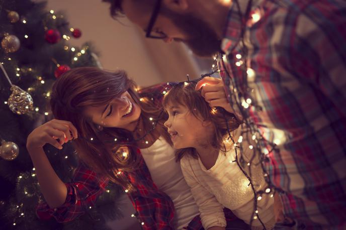 Prazniki, okrasitev, božič, jelka | Če bi radi prostore okrasili že zdaj, ker se boste zaradi tega bolje počutili, nikar ne oklevajte. | Foto Getty Images