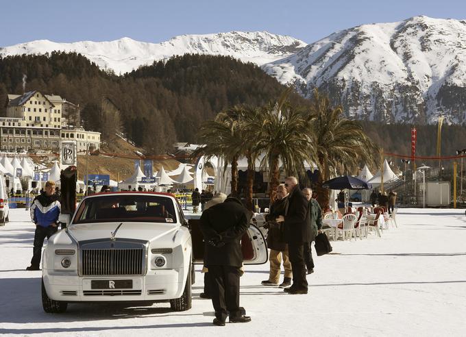 Luksuzne znamke avtomobilov v St. Moritzu niso nobena redkost. | Foto: Reuters