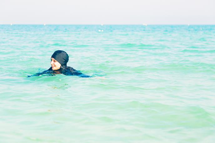 burkini, plaža | Na plaži v bližnjem Trstu so skupini muslimanskih žensk v nedeljo preprečili kopanje v oblačilih. | Foto Shutterstock