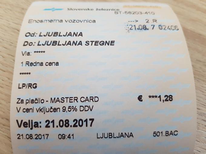 Ljubljana še vedno ne premore integrirane mestne vozovnice, zato je kljub morebitni mesečni ali letni vozovnici za mestni avtobus za veliko hitrejši vlak treba kupiti ločeno vozovnico. | Foto: Srdjan Cvjetović