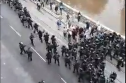 Protestniki so se v Sarajevu spopadli s policisti #video #foto