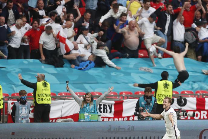 Anglija Nemčija | Angleški navijači so dočakali sladko zmago Anglije, ki želi letos prvič stopiti na evropski prestol. | Foto Reuters