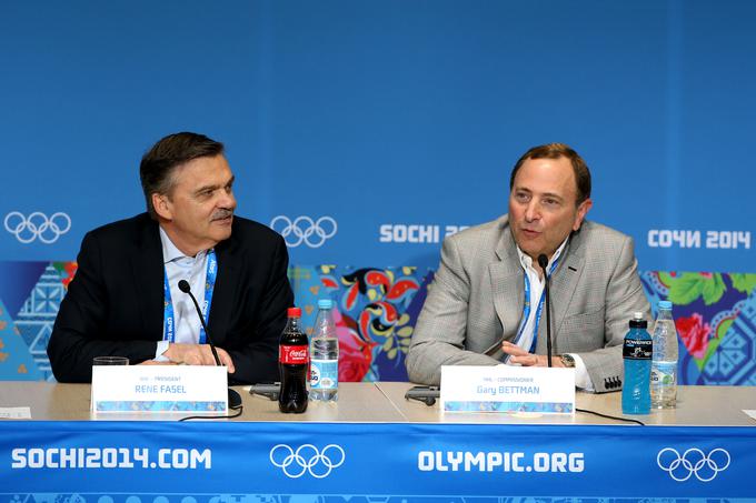 Predsednik IIHF Rene Fasel (levo) je razočaran nad odločitvijo komisarja lige NHL Garyja Bettmana (desno). | Foto: Guliverimage/Getty Images