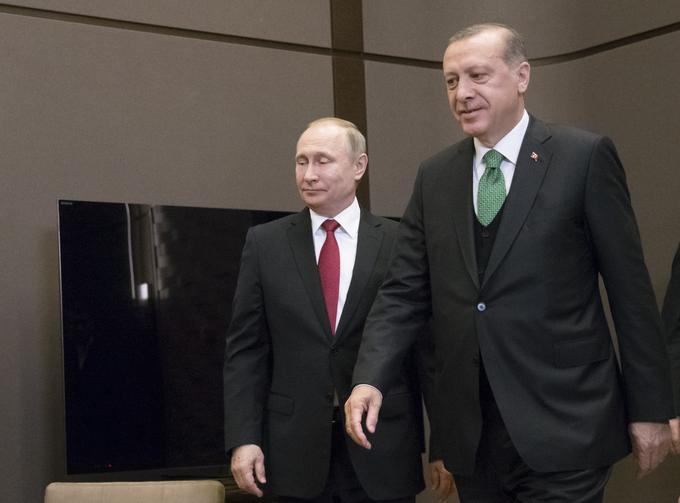 Erdogan in Putin bosta izkoristila priložnost tudi za pogovor o krizi v Siriji, kjer si stojita na nasprotnih straneh. Medtem ko Putin podpira sirski režim Bašarja Al Asada, Turčija v Siriji podpira uporniške sile. | Foto: Reuters