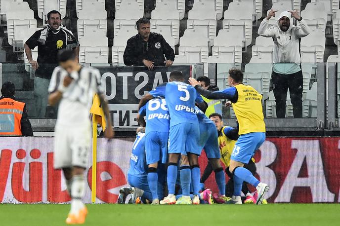 Juventus Napoli | Napoli, ki je v četrtfinalu lige prvakov izpadel proti Milanu, je v derbiju kroga v sodnikovem dodatku premagal Juventus. | Foto Reuters