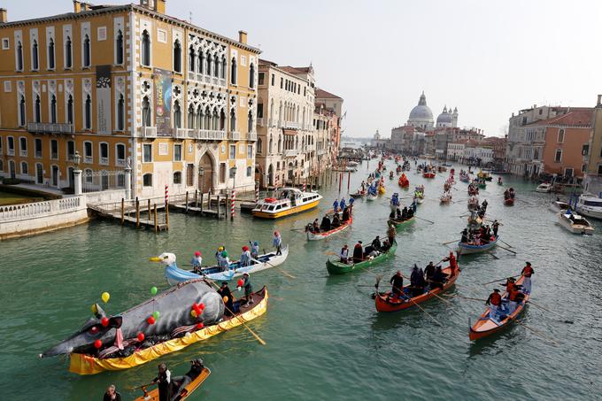 Benetke, Italija - mrežo kanalov in krasno arhitekturo najdete tudi v francoskem mestu Annecy, le gneča je tam občutno manjša kot v Benetkah. | Foto: Reuters