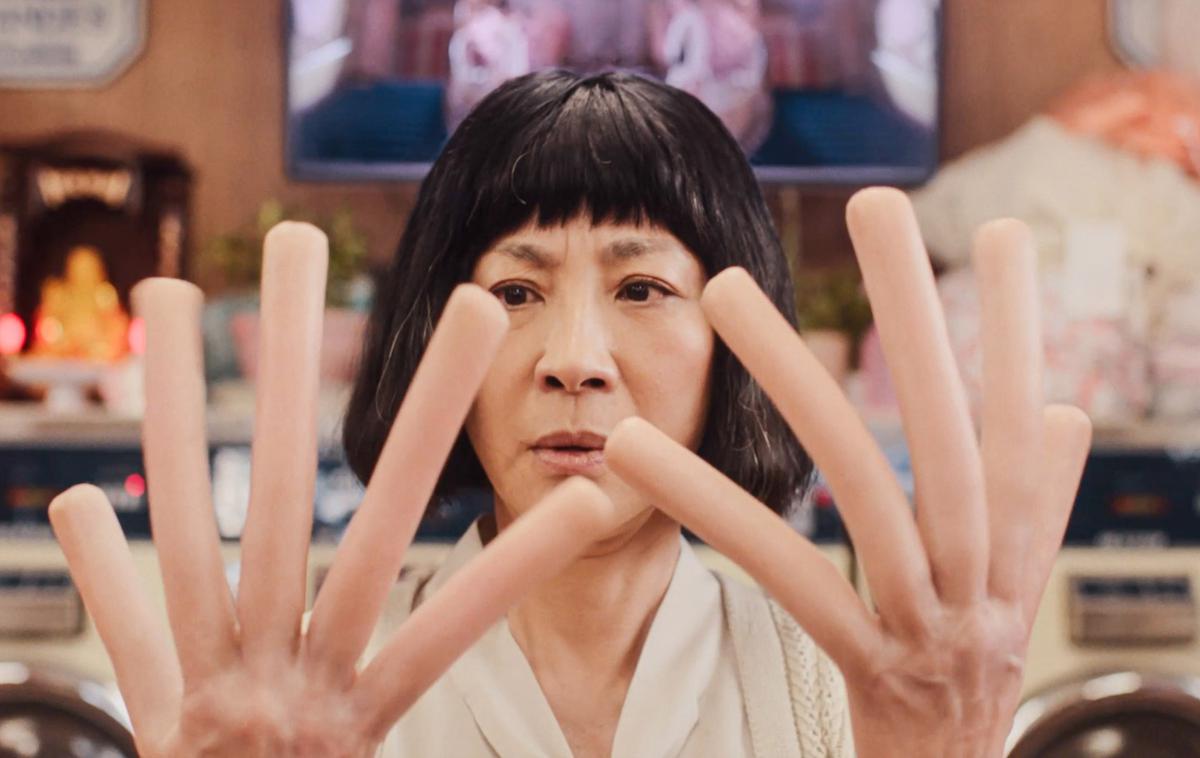 Vse povsod naenkrat | Michelle Yeoh v vlogi, za katero je dobila oskarja za najboljšo glavno igralko. | Foto Profimedia