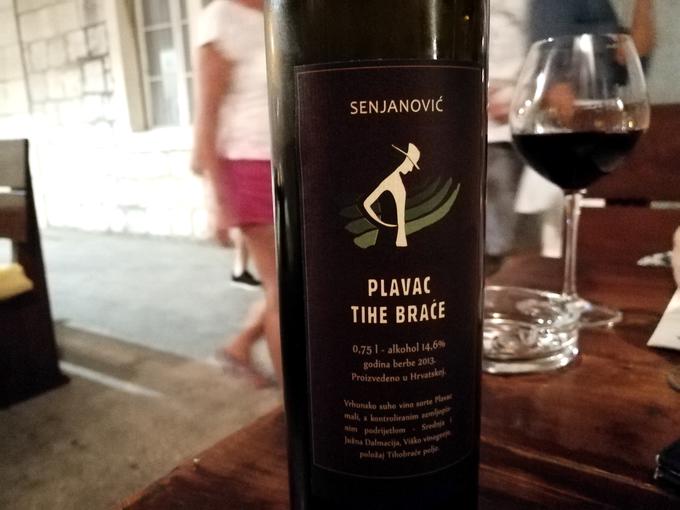 Eno najbolj hvaljenih viških vin je Senjanovićev plavac s konkretno alkoholno stopnjo. | Foto: Nina Vogrin