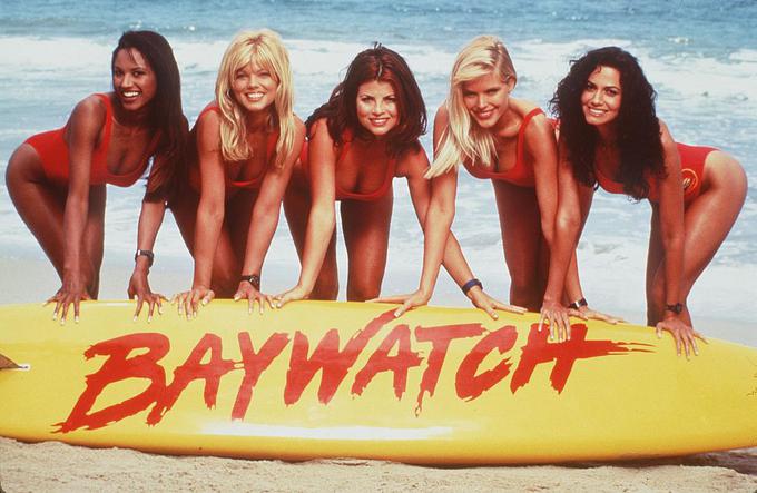 Donna D’Errico (druga z leve) s soigralkami v seriji Obalna straža (Baywatch). | Foto: Getty Images