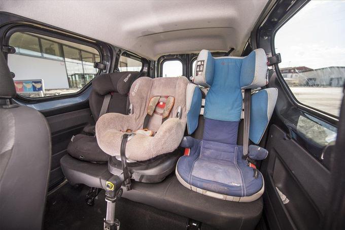 Dacia dokker z najvišjo opremo laureate in dizelskim motorjem (1,5 dCi 90) stane dobrih 13 tisoč evrov, zadaj pa lahko sprejme tudi tri otroške sedeže. | Foto: Jure Gregorčič