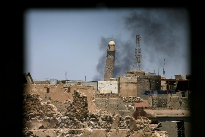 Minaret danes uničene mošeje, fotografiran 1. junija letos. | Foto: Reuters