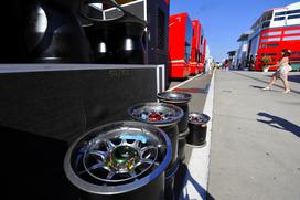 Formula 1 osebno - dan z mehaniki v Renaultovi garaži