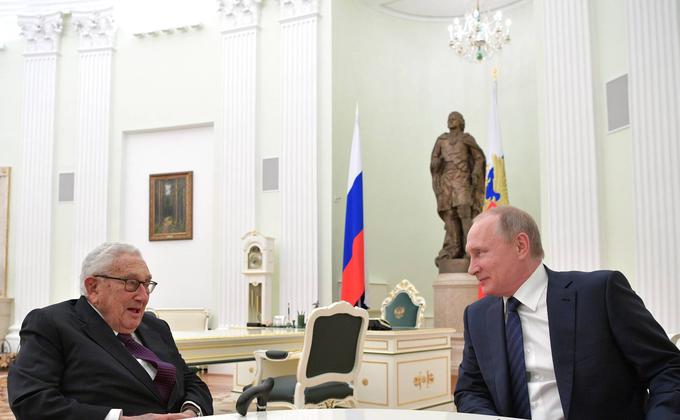 Kissinger se je s Putinom prvič srečal v začetku 90. let preteklega stoletja in sta imela dolga leta zelo dobre odnose. Kissinger je imel Putina za premišljenega človeka, zdaj pa pravi, da je izgubil občutek za mero. | Foto: Guliverimage/Vladimir Fedorenko