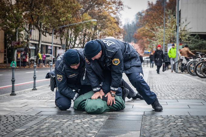 Aretacija na Trgu republike. Policija. | Foto: Kostantin Janev