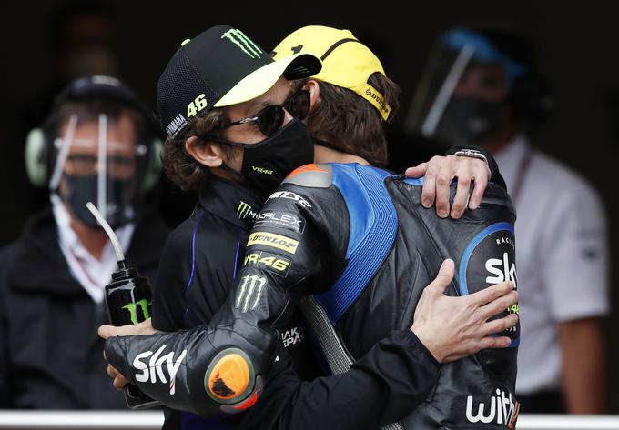 Marini je sicer Rossijev polbrat. | Foto: Reuters