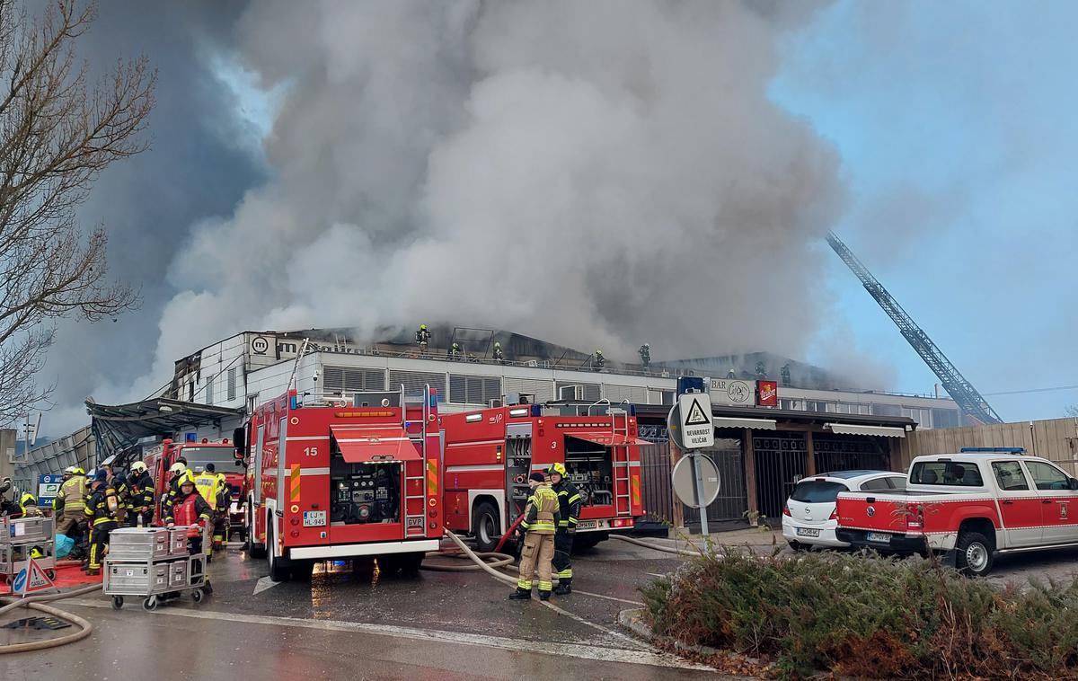 Požar skladišča na Plemljevi ulici v Šentvidu v Ljubljani | Fotografija je simbolična. | Foto Bojan Puhek
