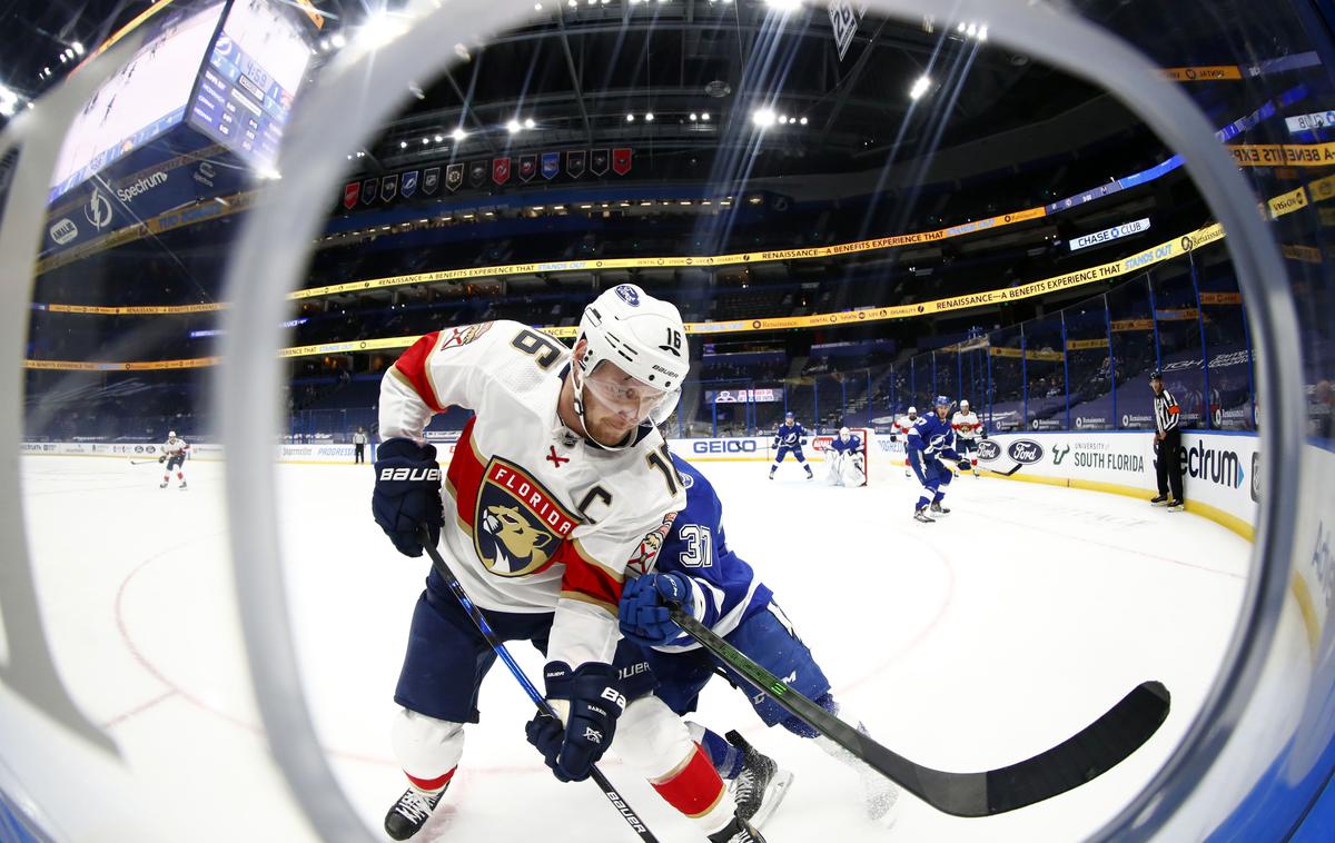 Tampa Florida NHL | Hokejisti Tampa Bay in Florida Panthers so prekrižali palice še tretjič v nekaj dneh. Vsaka ekipa je v prvih dveh medsebojnih dvobojih vknjižila eno zmago. | Foto Reuters