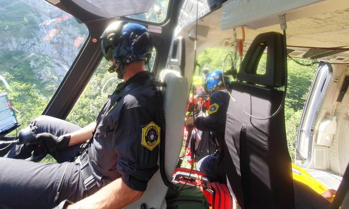 reševanje s policijskim helikopterjem | Foto: Policija