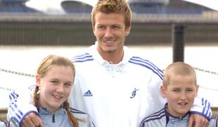 Neverjetno naključje na fotografiji iz leta 2005: danes znani osebnosti v družbi Davida Beckhama