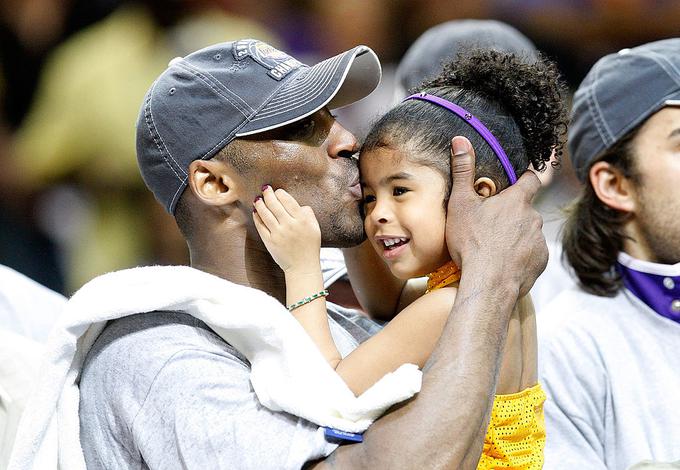 Legendarni ameriški košarkar Kobe Bryant in njegova hčerka Gianna sta konec januarja umrla v strmoglavljenju helikopterja blizu Los Angelesa. | Foto: Getty Images