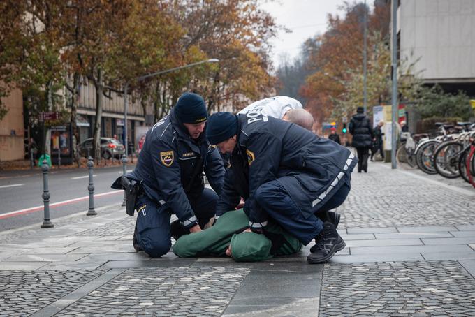 Aretacija na Trgu republike. Policija. | Foto: Kostantin Janev