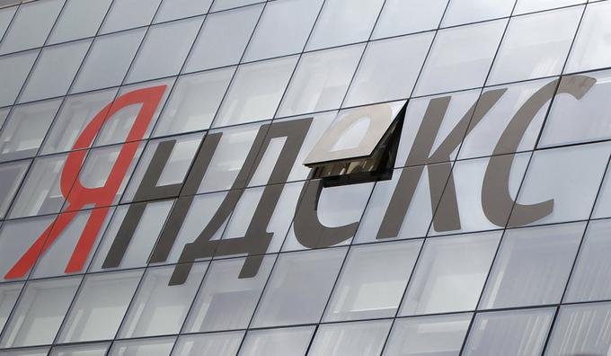 Logotip Yandexa na sedežu podjetja v Moskvi. | Foto: Reuters