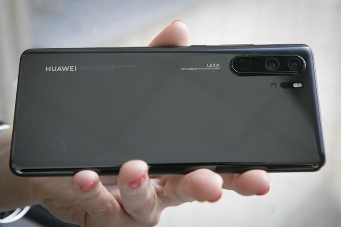 Zadnja stran pametnega telefona Huawei P30 Pro | Foto: Bojan Puhek