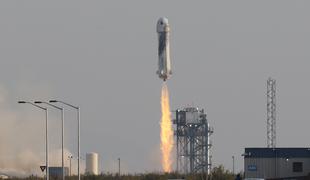 Zakaj je raketa Jeffa Bezosa videti kot penis?