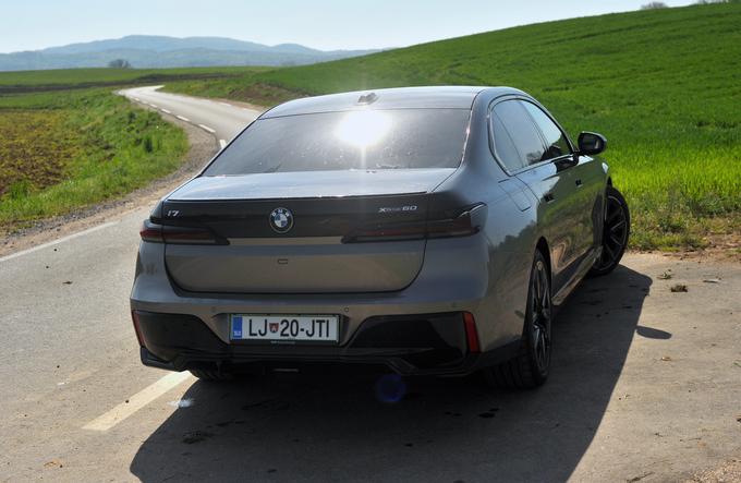 Oblikovno je BMW serije 7 zagotovo nekaj posebnega. Dejstvo, da deli mnenja, pa je bil tudi želja njihovih oblikovalcev.
 | Foto: Gregor Pavšič