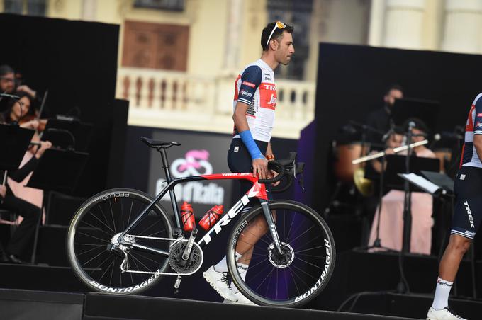 Vincento Nibali si je pred kratkim zlomi desno zapestje in bo kolesaril s karbonsko opornico. | Foto: Guliverimage/Vladimir Fedorenko