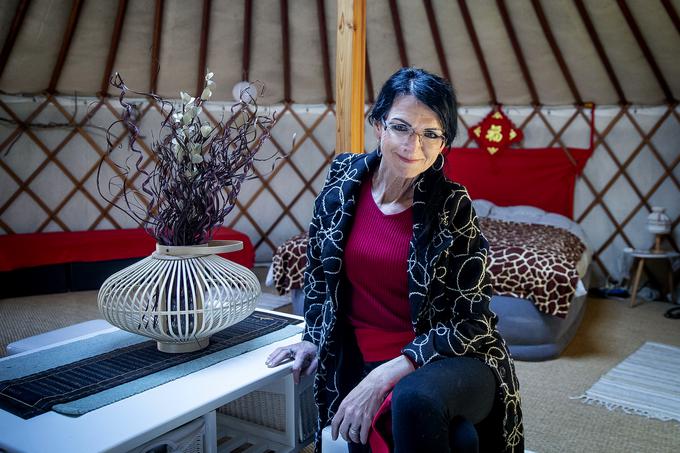 Ana Vovk živi v jurti, mogolski hiši. | Foto: Ana Kovač