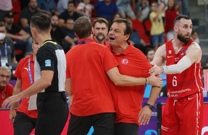 Ergin Ataman, trener Turkov, ni bil zadovoljen s sojenjem. | Foto: Guliverimage/Vladimir Fedorenko
