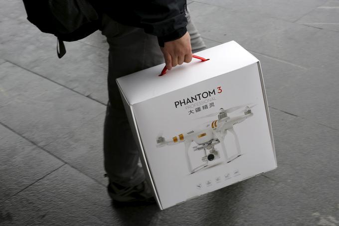 Najpogostejši dron, DJI-jev Phantom, je težek okoli 1200 gramov. | Foto: Reuters