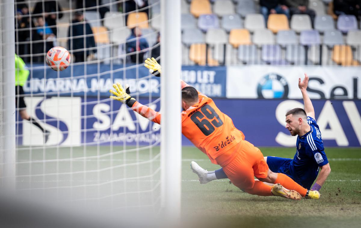 prva liga 25. krog NK Maribor NK Celje | Žan Vipotnik je zadel za 2:0. To je bil njegov 11. gol na zadnjih sedmih tekmah. | Foto Blaž Weindorfer/Sportida