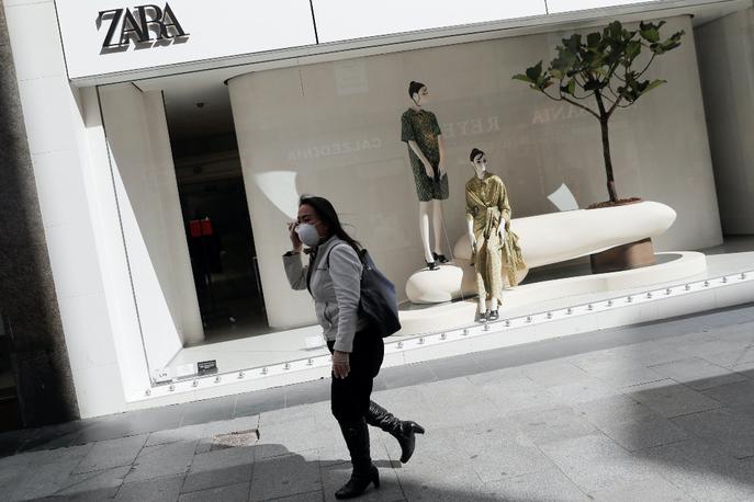 Zara | Ljudje so v zadnjih tednih obrnili hrbet (hitri) modi. | Foto Reuters