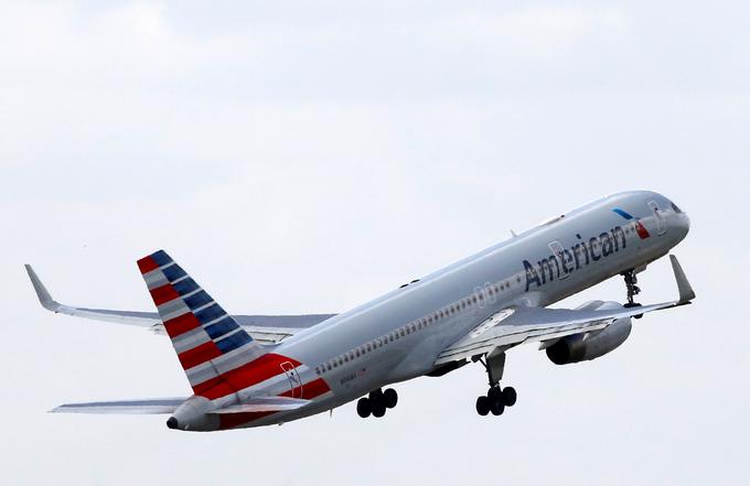Letalo se lahko pri vožnji skozi zračni žep hipoma dvigne ali spusti tudi za 30 metrov. | Foto: Reuters