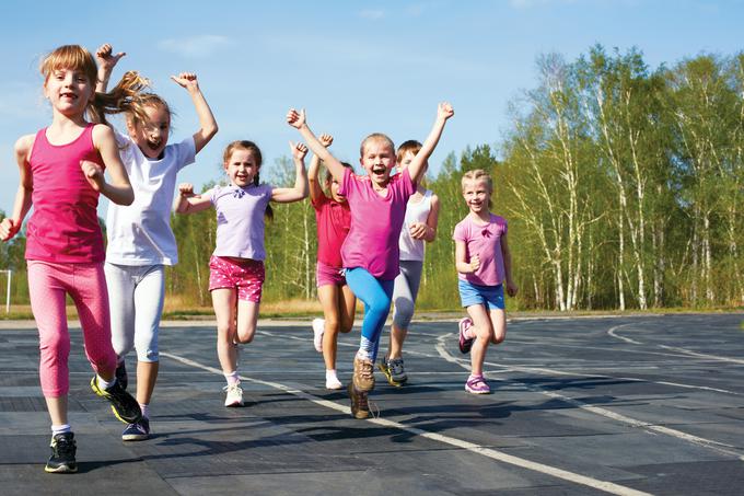 Šport oz. gibanje je pomembno v otrokovem življenju, saj ima vlogo tako pri njegovem fizičnem kot intelektualnem razvoju. | Foto: Shutterstock