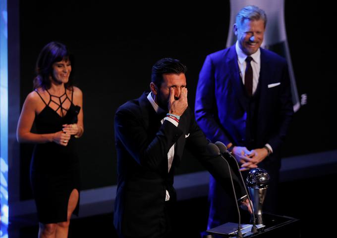 Gianluigija Buffona so na odru premagala čustva. | Foto: Reuters