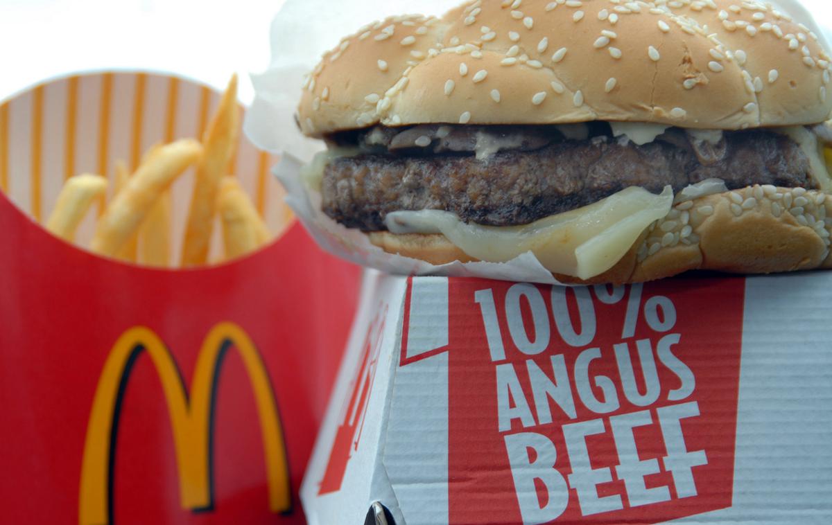 McDonalds | Zaradi razmer na trgu dobavitelji ne morejo več zagotavljati surovin po enaki ceni, so kot razlog za višje cene nekaterih izdelkov pojasnili pri McDonald'su v Sloveniji.  | Foto Getty Images