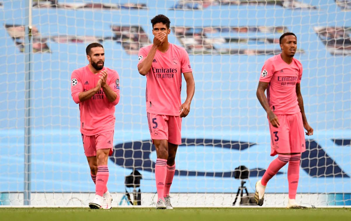 Raphael Varane | Raphael Varane si je v Manchestru privoščil dve veliki napaki, po katerih se je zatresla mreža madridskega Reala. | Foto Guliver/Getty Images